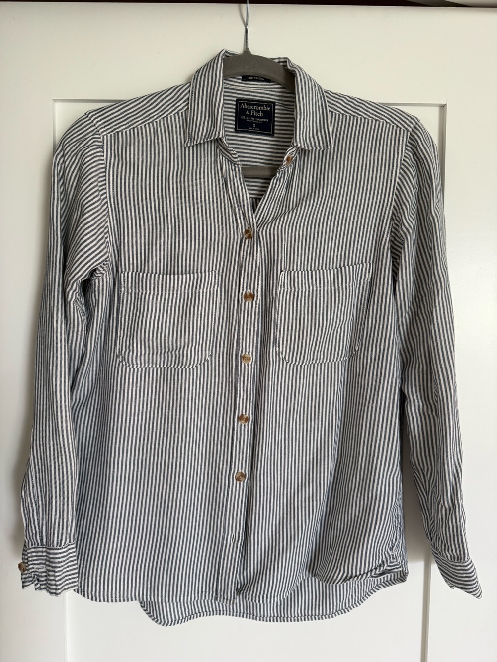 Abercrombie & Fitch Men's White and Navy Vertical Stripe Button-Down Shirt